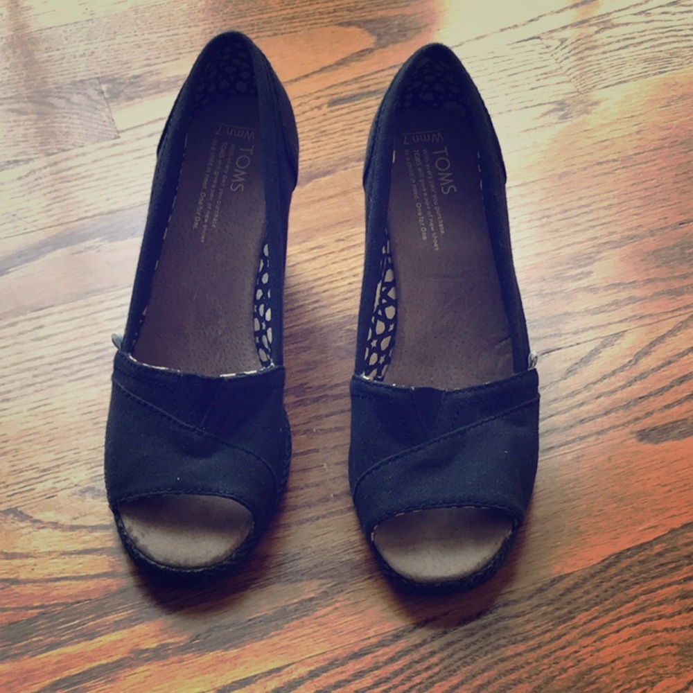 Toms wedges